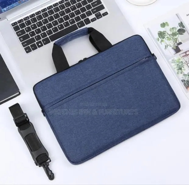 14 Inch Laptop Sleek Bag · Photo 1