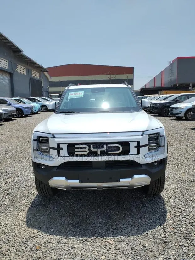 New BYD Shark 6 Shark Pickup 2026 White · Photo 1