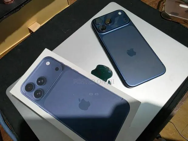 Apple iPhone 17 Pro Max 512 GB Blue · Photo 1