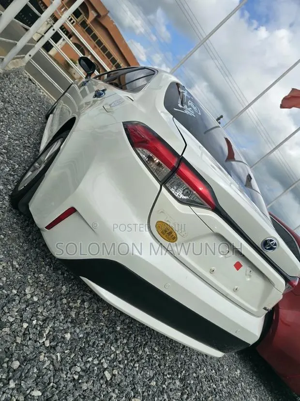 Toyota Corolla SE 2021 White