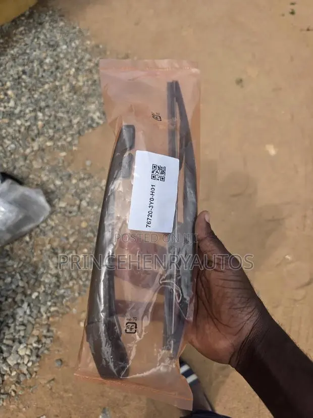 2023 Honda Hr-v Windshield Wiper · Photo 1
