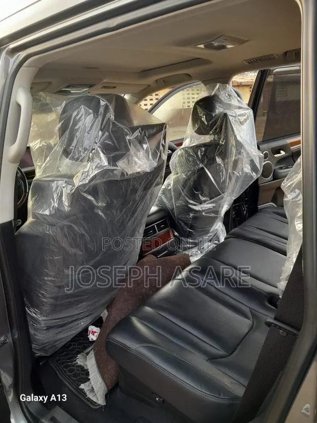 Lexus LX 570 AWD 2019 Gray · Photo 1