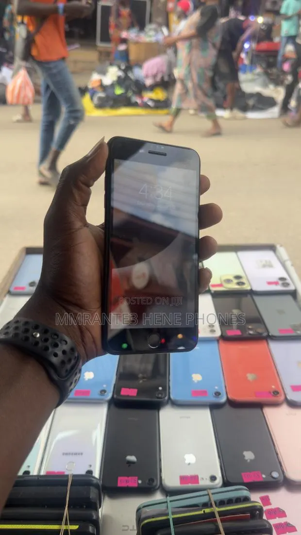 Apple iPhone 7 Plus 128 GB Black · Photo 1