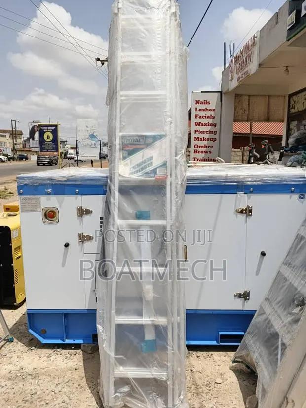 Total 3 Section Extension Ladder 3x9 · Photo 1