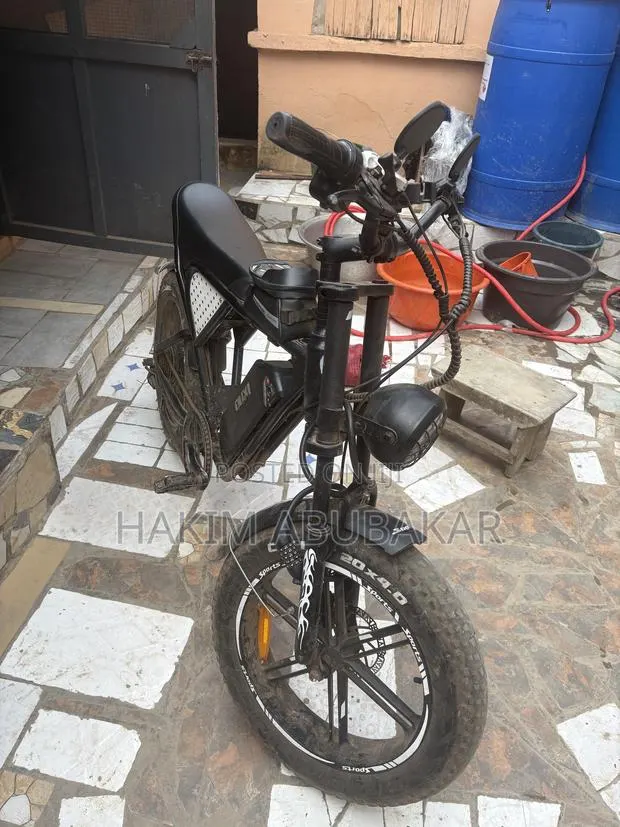 Motorcycle 2021 Black · Photo 1