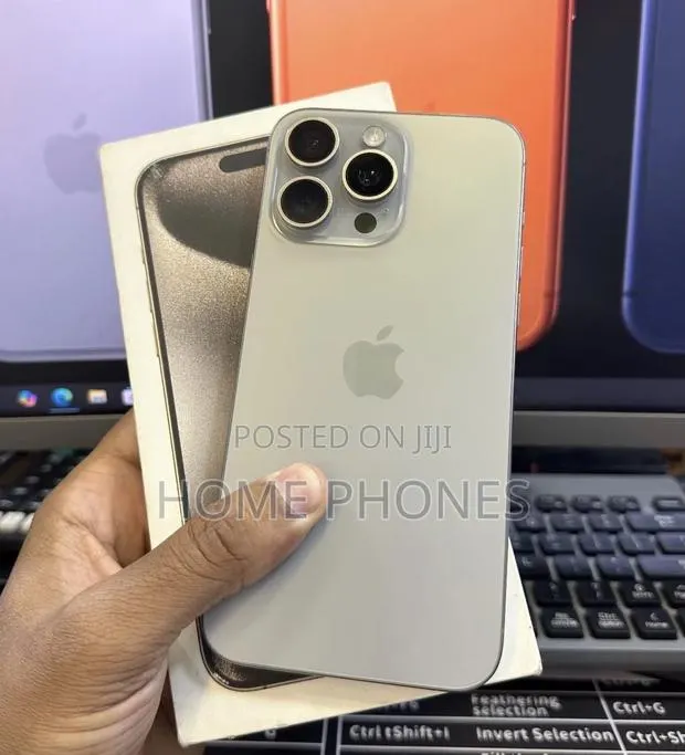 Apple iPhone 15 Pro Max 256 GB Silver · Photo 1