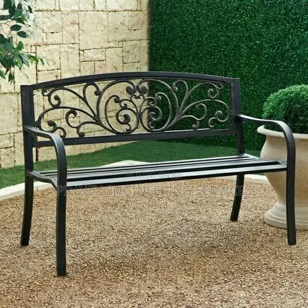 Bench/ Chair/ Metal Chairs · Photo 1