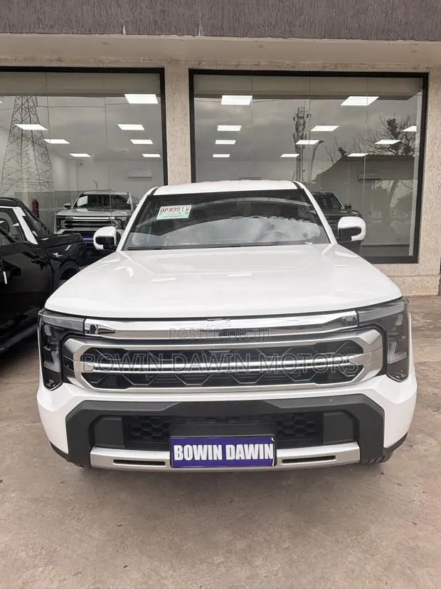 New Nissan Pick-Up 2025 White · Photo 1