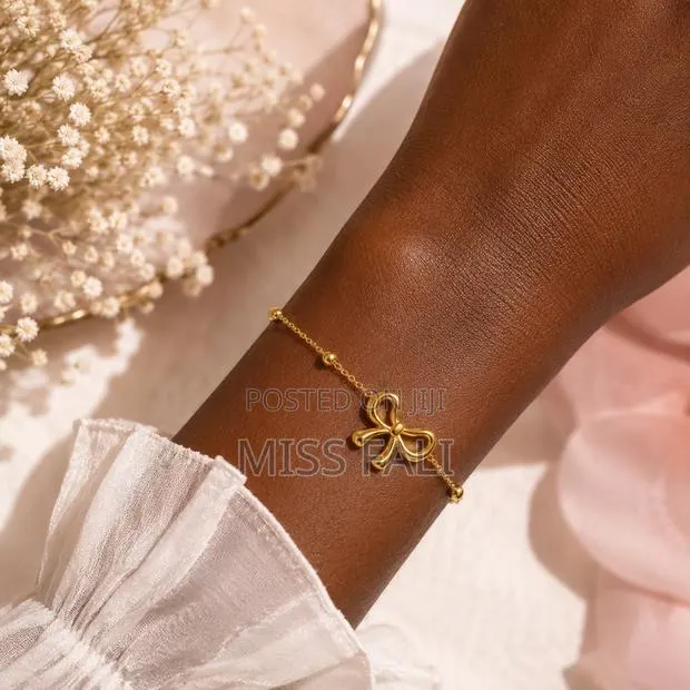 Golden Bow Bracelet · Photo 1