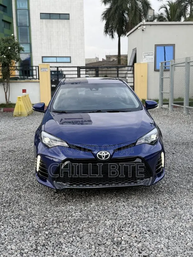 Toyota Corolla SE 4dr Sedan (1.8L 4cyl CVT) 2017 Blue · Photo 1