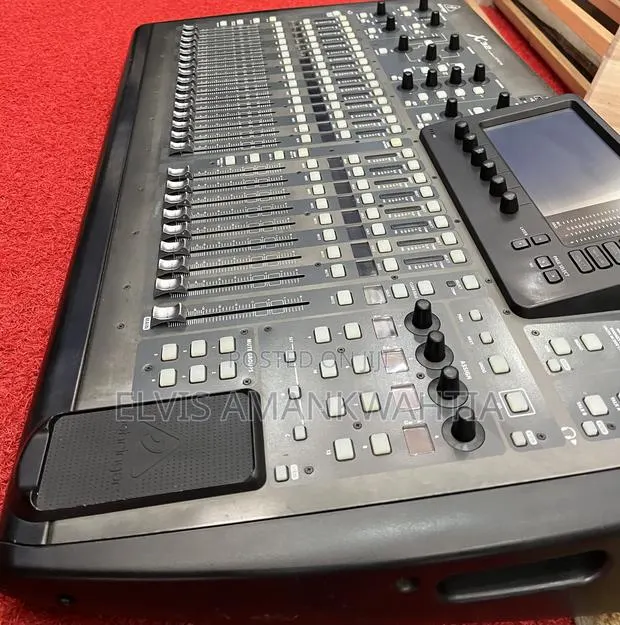 Behringer X32 Digital Mixer · Photo 1