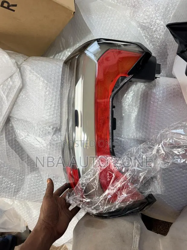 Toyota Tundra 2023-2026 Full Led Spec Tail Light Pair · Photo 1