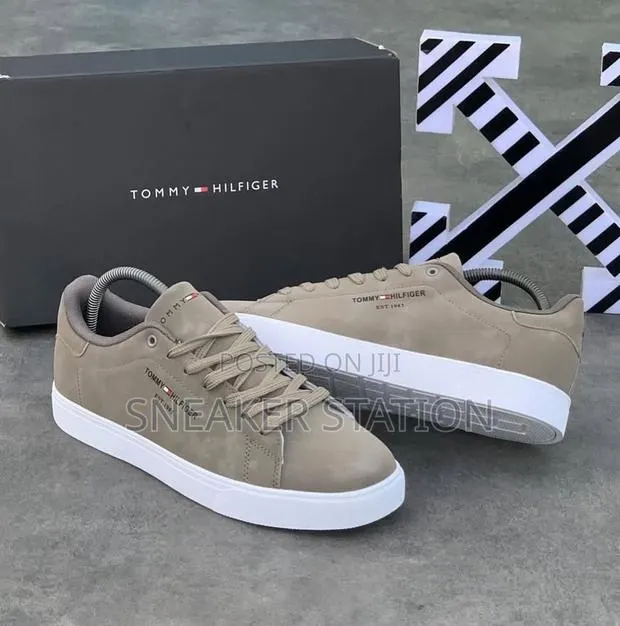 Tommy Hilfiger Low Sneakers · Photo 1