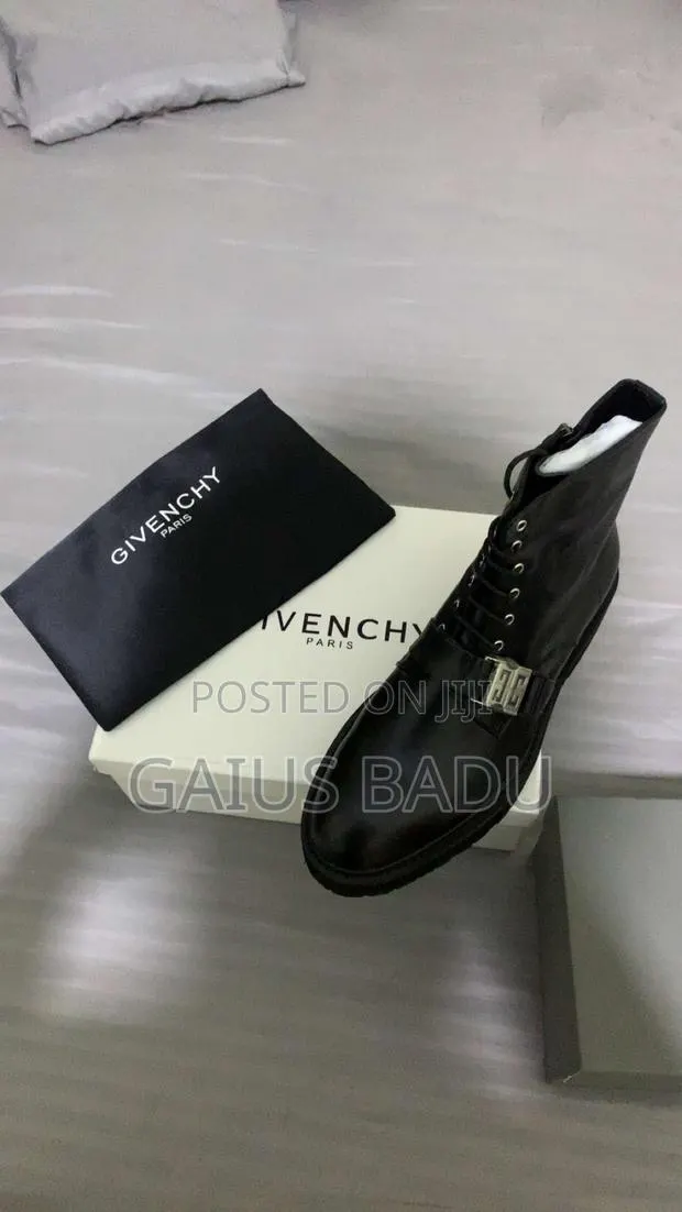 Givenchy Boots · Photo 1