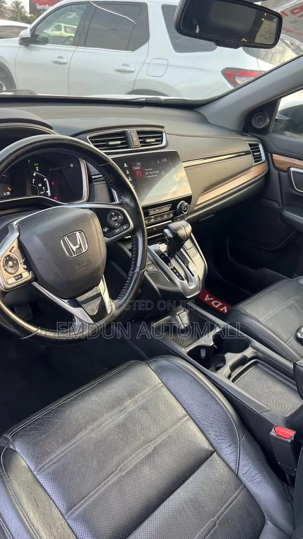 Honda CR-V Touring 4dr SUV AWD (1.5L 4cyl CVT) 2017 White · Photo 1