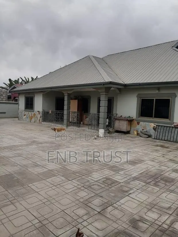 5bdrm House in Amasaman Kuntunse for sale · Photo 1
