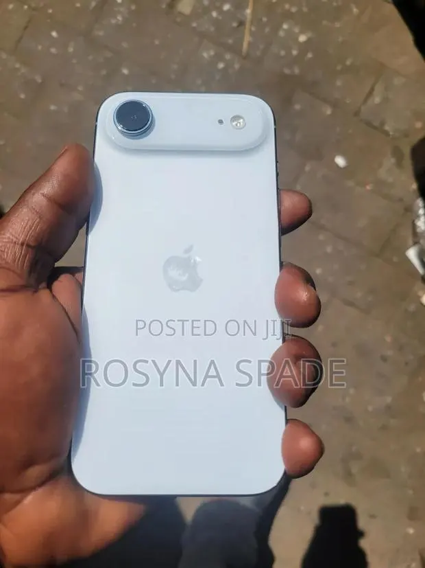Apple iPhone 17e 512 GB White · Photo 1