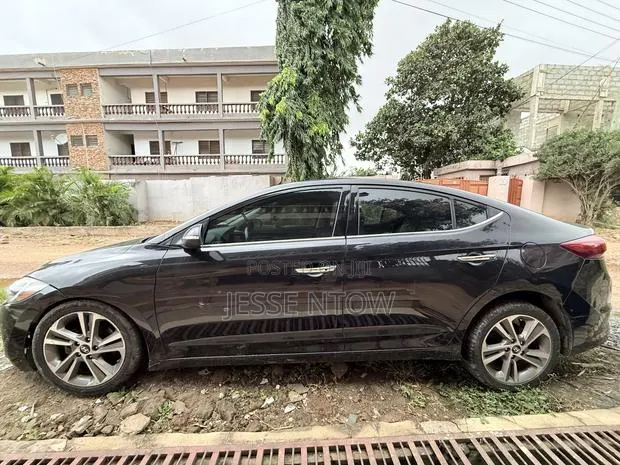 Hyundai Elantra 2017 Black · Photo 1