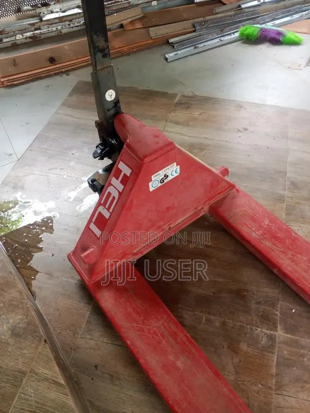 2.5 Tonne Pallet Truck · Photo 1