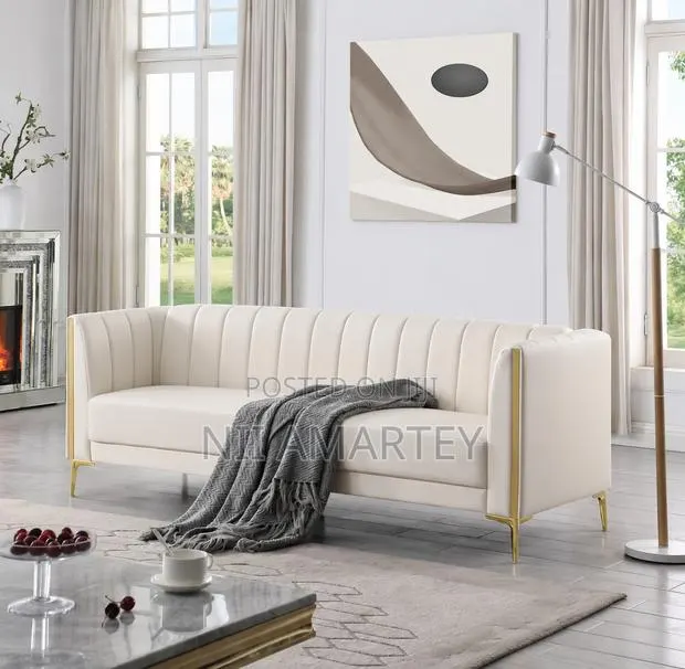 Brand New American Leather Tuxedo Arm Sofa · Photo 1