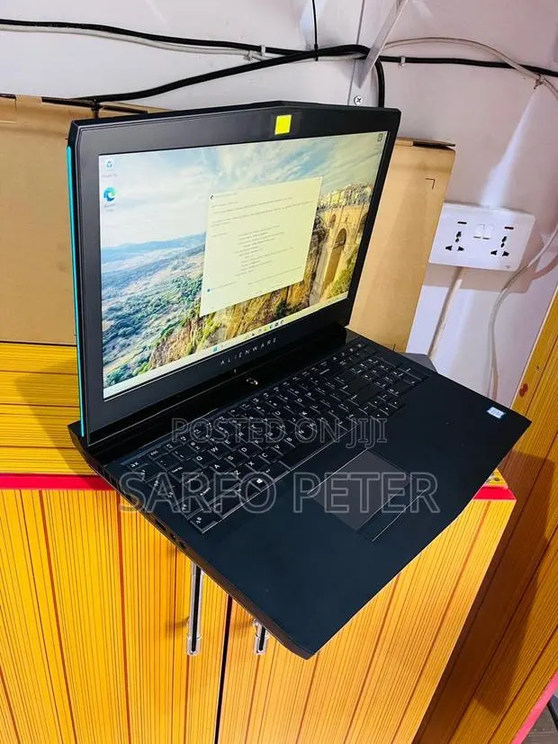 Laptop Alienware 17 R4 32GB Intel Core i7 SSD 1T · Photo 1