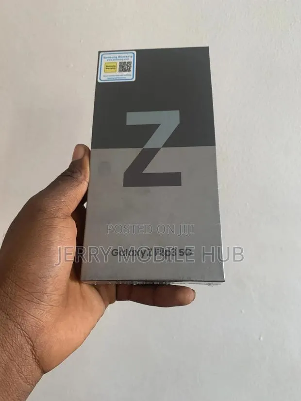 New Samsung Galaxy Z Flip 3 128 GB Yellow · Photo 1