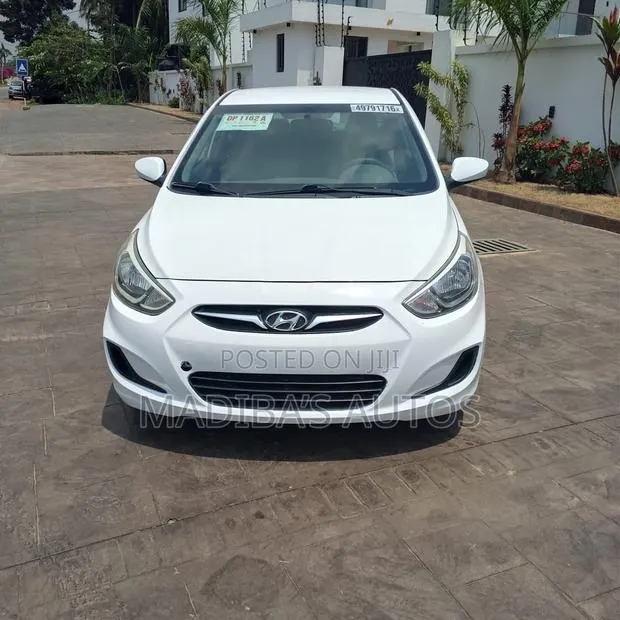 Hyundai Accent SE Sedan 2017 White · Photo 1