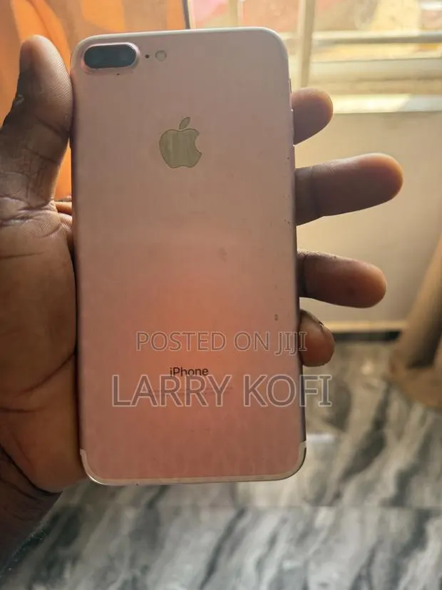 Apple iPhone 7 Plus 128 GB Silver · Photo 1