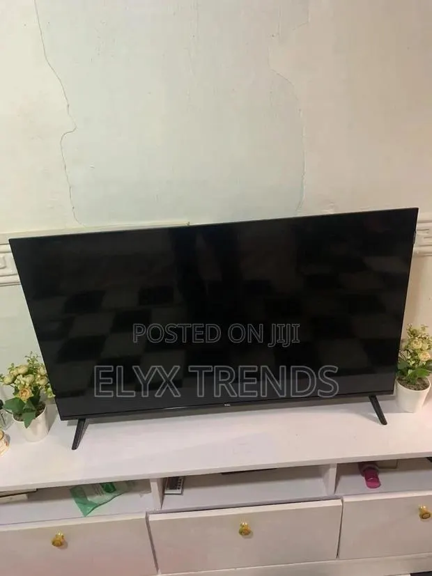 TCL TV 43" 3 Months Used · Photo 1