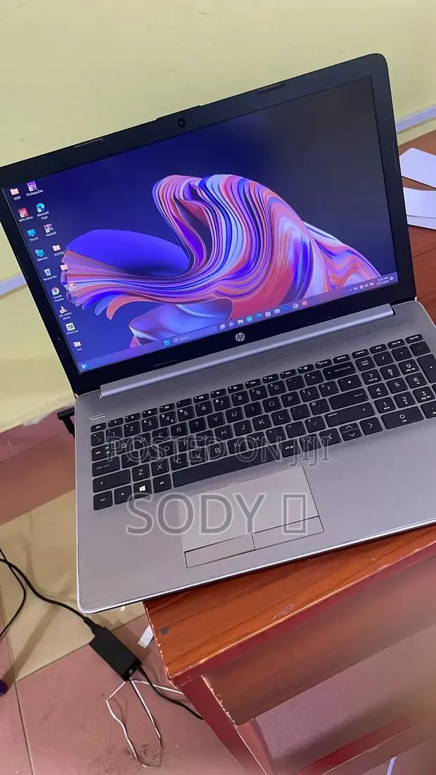 Laptop HP 255 12GB AMD Ryzen 5 SSD 256GB · Photo 1