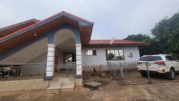 5bdrm House in Santasi Nkronza, Kumasi Metropolitan for sale
