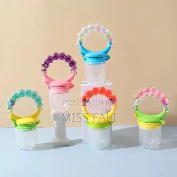 FreshBite Rattle Baby Fruits Feeder · Photo 1