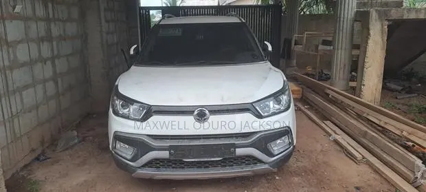 Car ( TIVOLI) · Photo 1