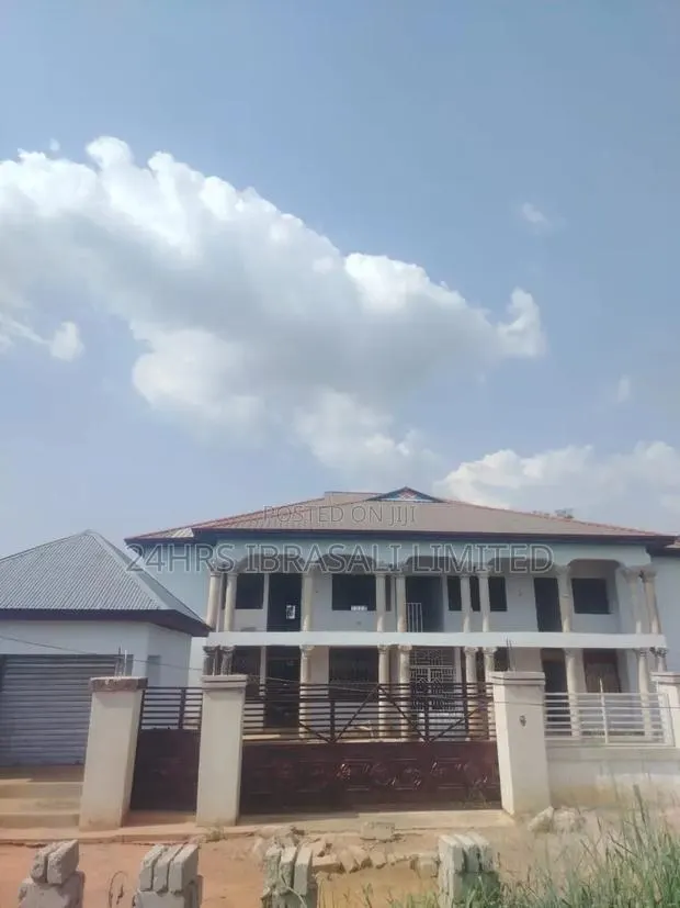 3 Bedroom Flat 4 Unit · Photo 1