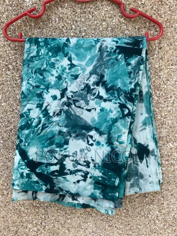 4 Yards of Tie-Dye Cloth | Unisex | · Photo 1