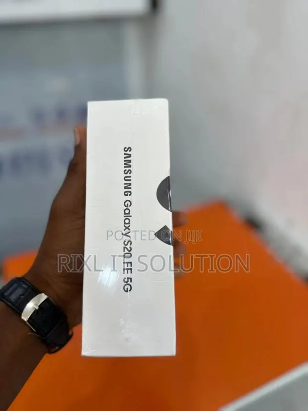New Samsung Galaxy S20 FE 128 GB Blue · Photo 1