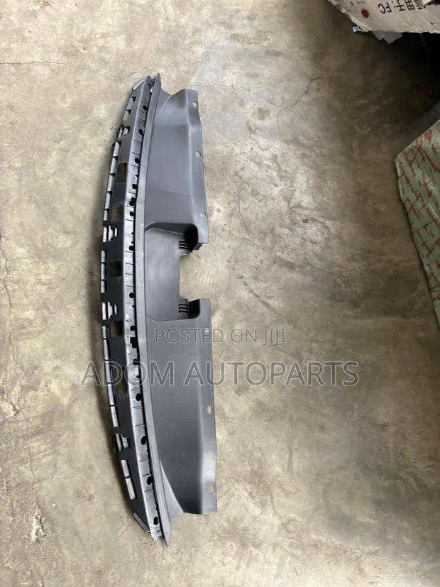 Hyundai Elantra Radiator Panel Cover 2019 2020 · Photo 1