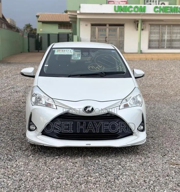 Toyota Vitz 2017 White · Photo 1