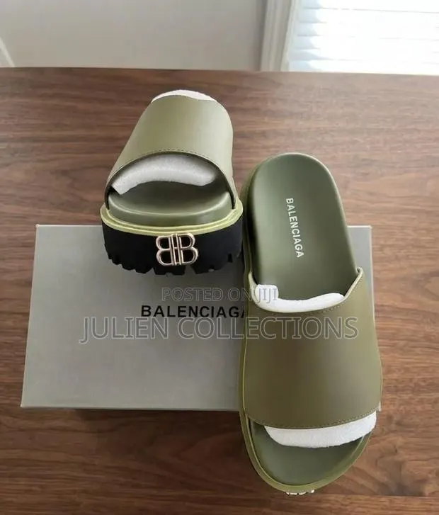 Balenciaga Slide Black and Amry Green · Photo 1