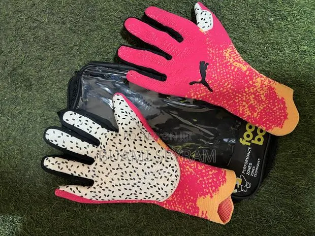 Goalkeeper Gloves · Photo 1