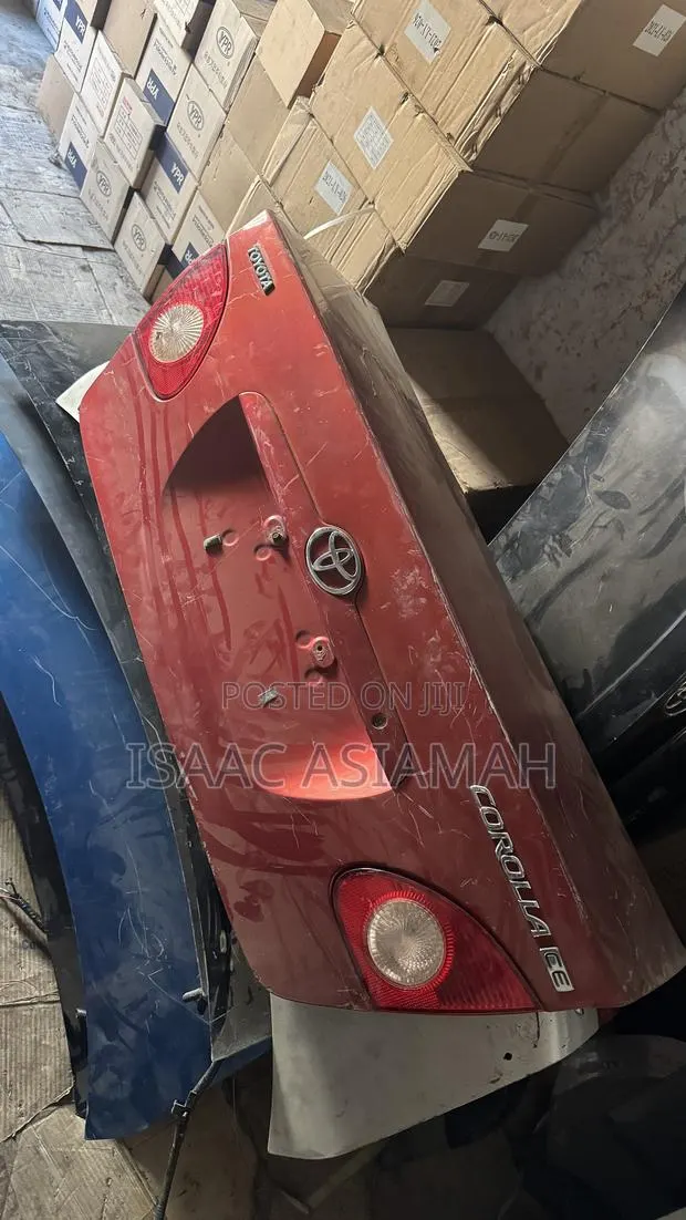 Toyota Corolla 2003,2004,2005,2006,2007,2008 Boot / Tailgate Complete · Photo 1