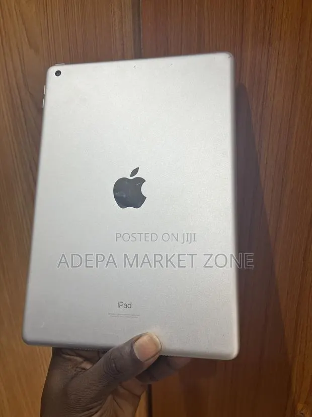 Apple iPad 10.2 (2021) 64 GB Silver · Photo 1