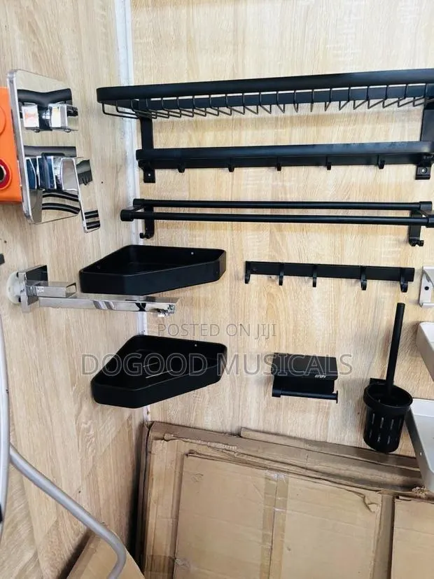 Executive Bath Accessories · Photo 1