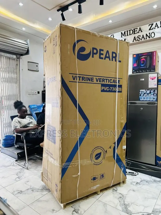 Quality Sleek Two Door Display Fridge 610l Pearl. · Photo 1