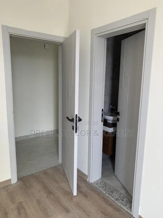 Door Installer · Photo 1