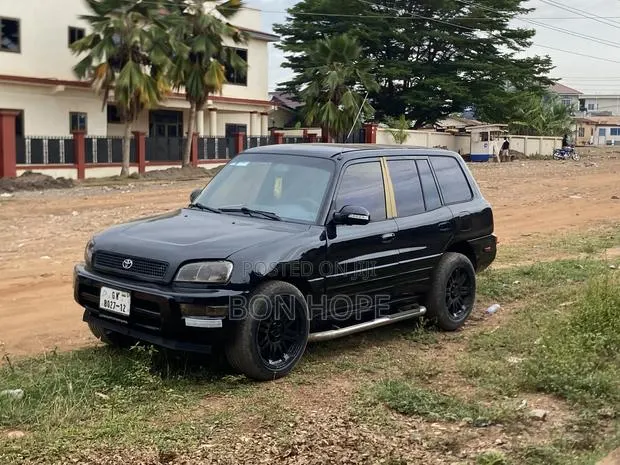 Toyota RAV4 Automatic 2000 Black · Photo 1