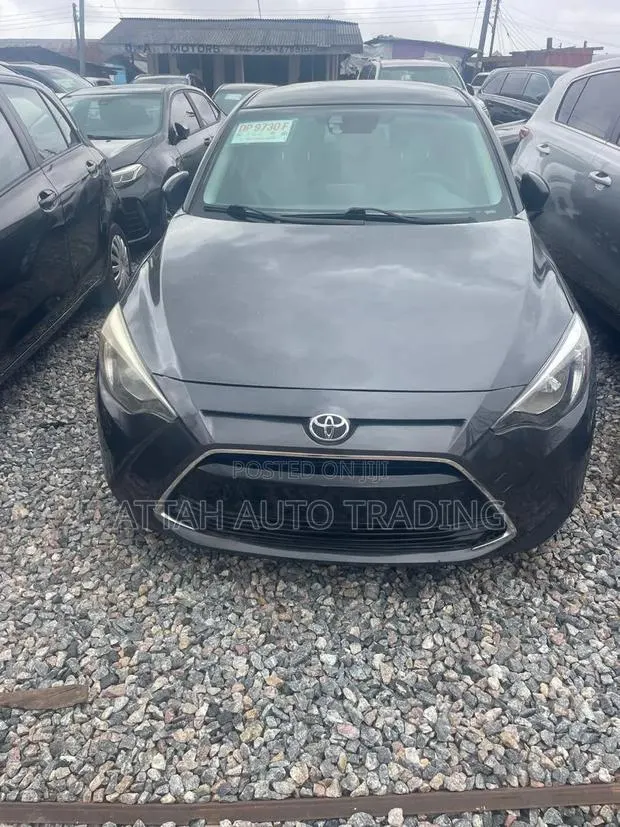Toyota Yaris iA 1.5 FWD 2017 Gray · Photo 1