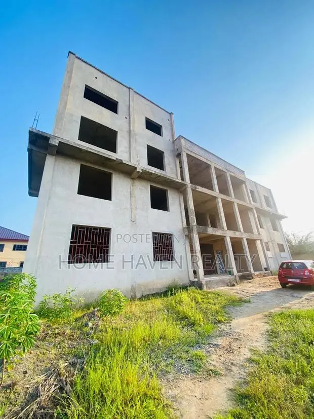 14 Bedroom Apartment at Toll Booth Weija · Photo 1