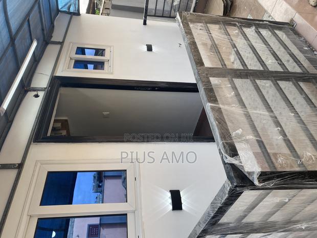 Executive Single Self Contained · Photo 1