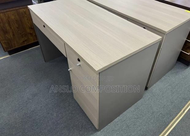 Qualify Office Table